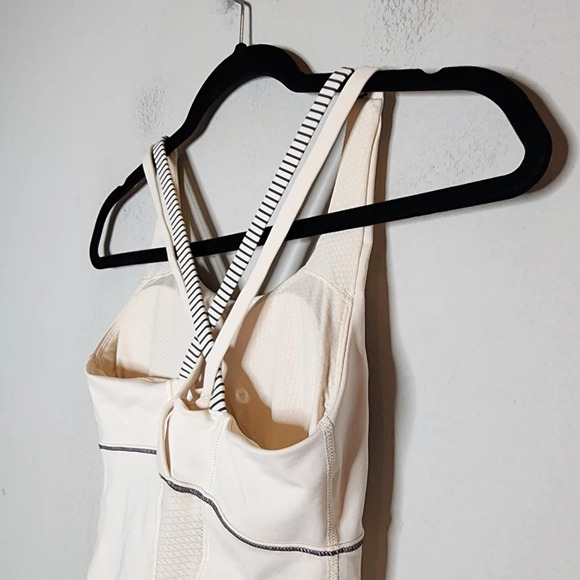 Lululemon Energy Tank in Hyper Stripe Angel Wing / Angel Wing. Est size 8 - Picture 6 of 15
